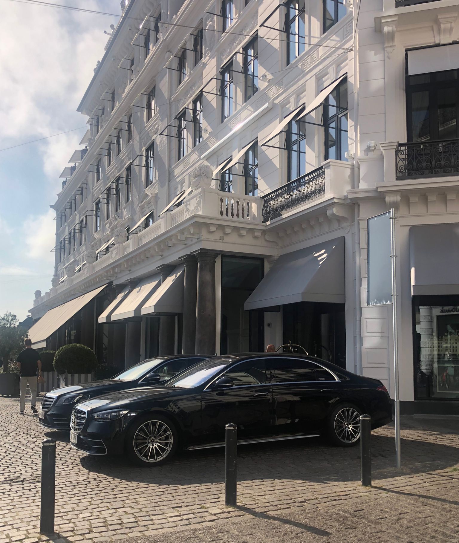 Hotel service with Mercedes S-Class